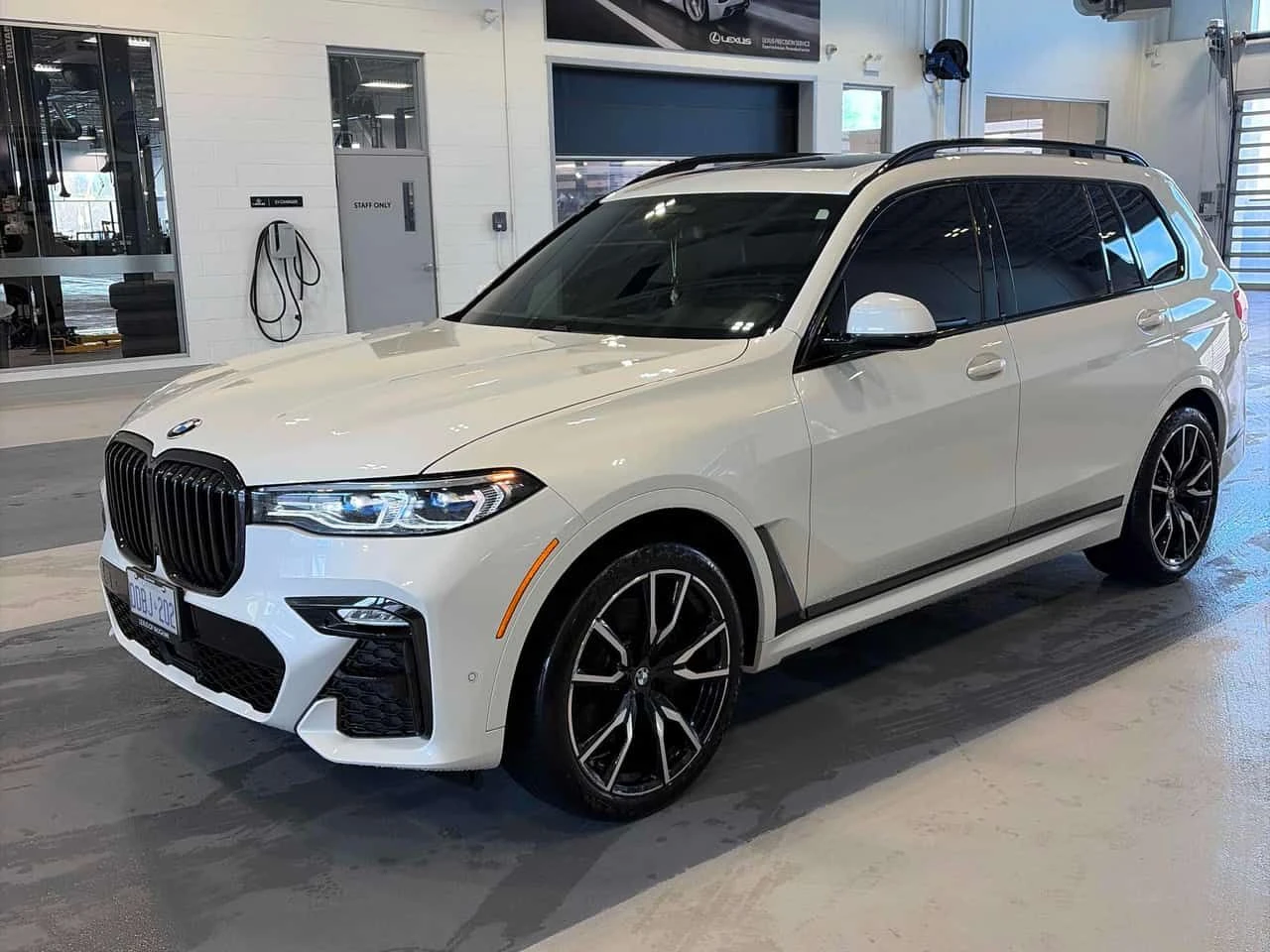 BMW X7 * xDrive40i* DIS* H/K* ОБДУХВАНЕ* МАСАЖ* ЛАЗЕР* 