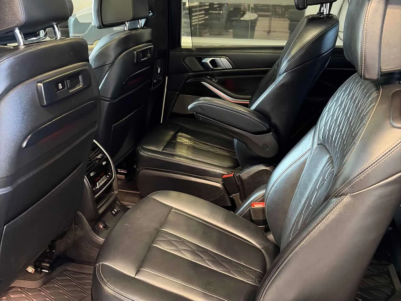 BMW X7 * xDrive40i* DIS* H/K* ОБДУХВАНЕ* МАСАЖ* ЛАЗЕР* , снимка 12 - Автомобили и джипове - 53842613