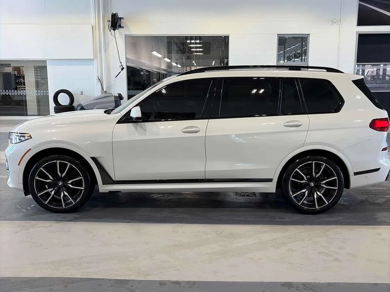BMW X7 * xDrive40i* DIS* H/K* ОБДУХВАНЕ* МАСАЖ* ЛАЗЕР* , снимка 2 - Автомобили и джипове - 53842613