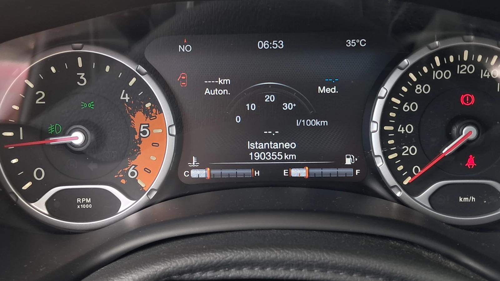 Jeep Renegade РЕАЛ КМ ИЗКЛЮЧИТЕЛНО СЕРВ КНИЖ УНИКТ ПАНОРАМ КАМЕР, снимка 10 - Автомобили и джипове - 54520424