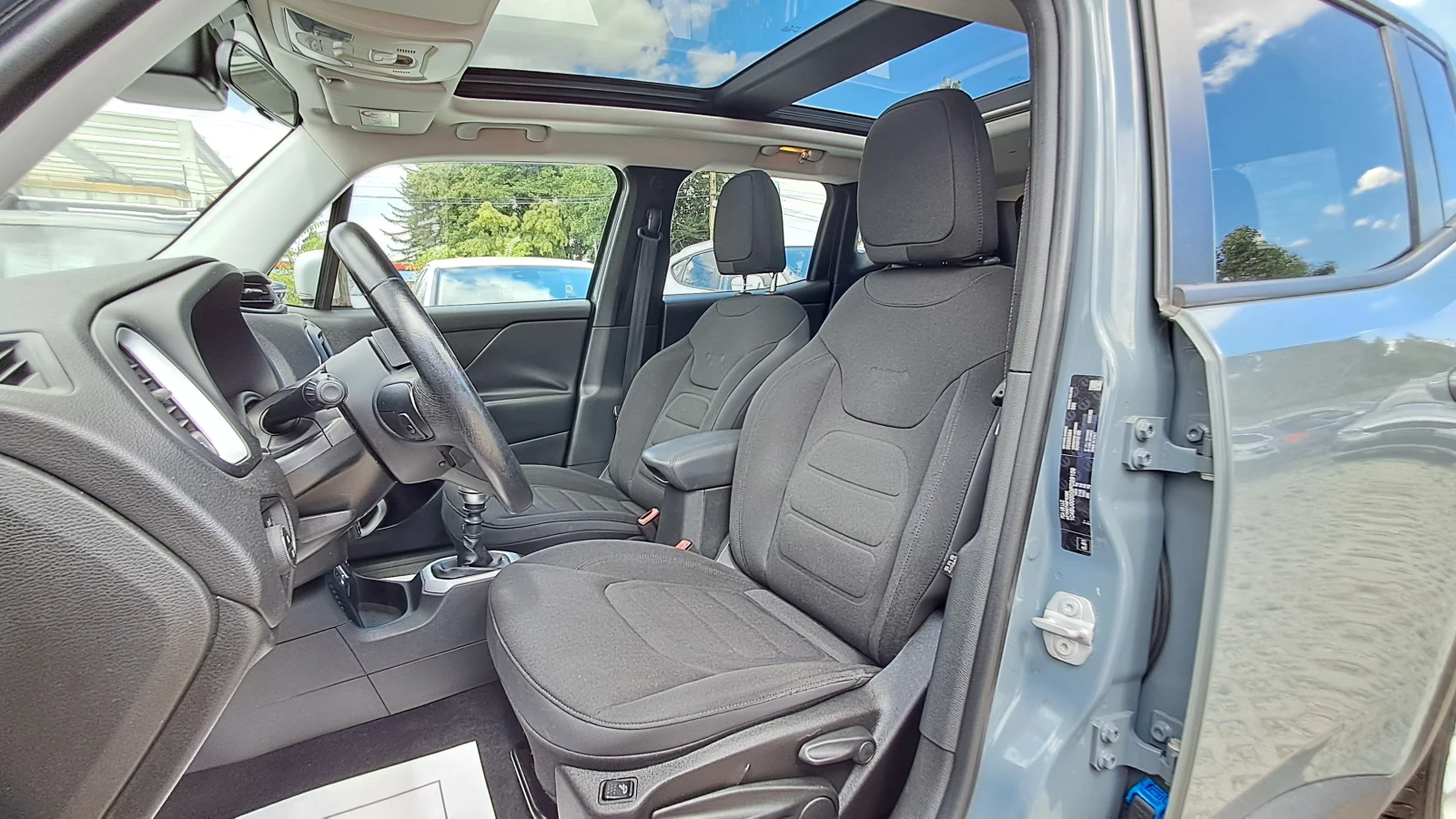 Jeep Renegade РЕАЛ КМ ИЗКЛЮЧИТЕЛНО СЕРВ КНИЖ УНИКТ ПАНОРАМ КАМЕР, снимка 7 - Автомобили и джипове - 54520424