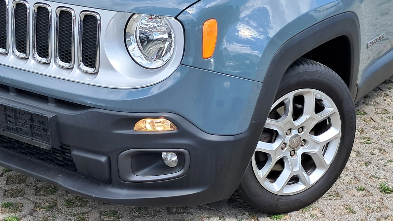 Jeep Renegade РЕАЛ КМ ИЗКЛЮЧИТЕЛНО СЕРВ КНИЖ УНИКТ ПАНОРАМ КАМЕР, снимка 3 - Автомобили и джипове - 54520424