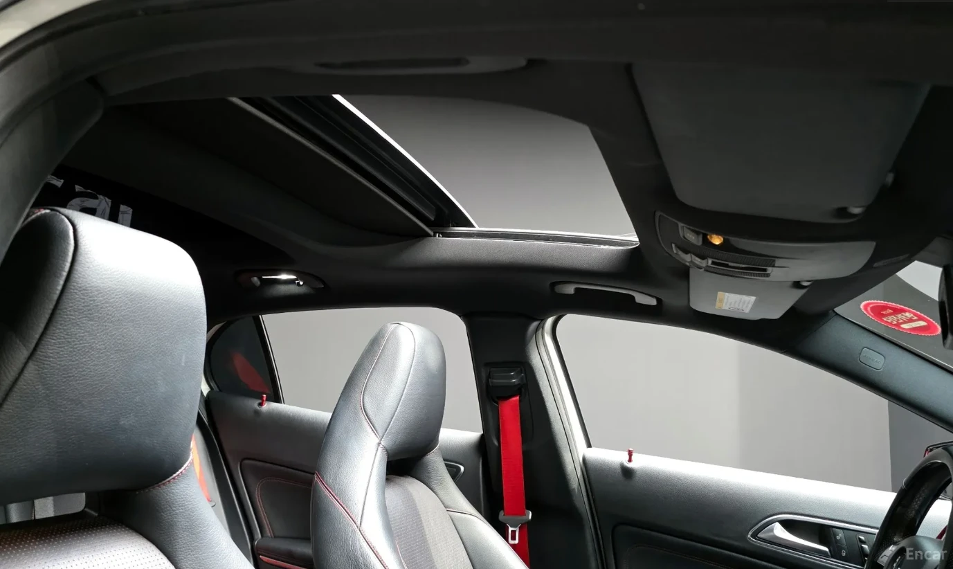 Mercedes-Benz GLA 45 AMG КАМЕРИ/ CARPLAY/ ШИБИДАХ , снимка 15 - Автомобили и джипове - 54681410