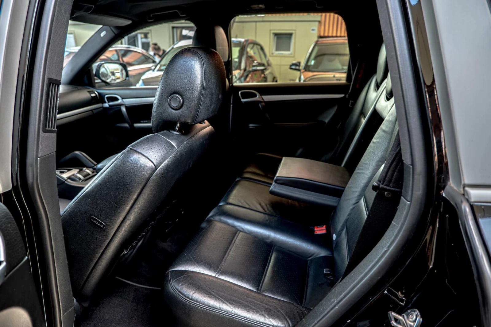 Porsche Cayenne 3.0TDI/BiXenon/PCM/OFF-Road/PDC/Isofix/Подгрев, снимка 8 - Автомобили и джипове - 54717719