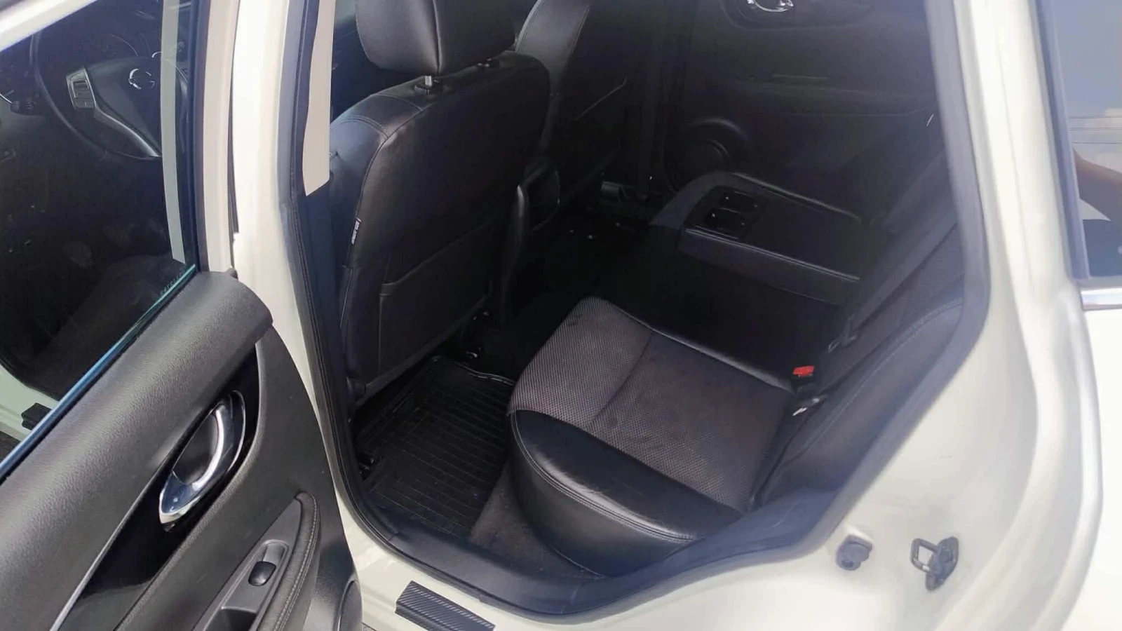 Nissan Qashqai 1.2 i, снимка 10 - Автомобили и джипове - 54837955
