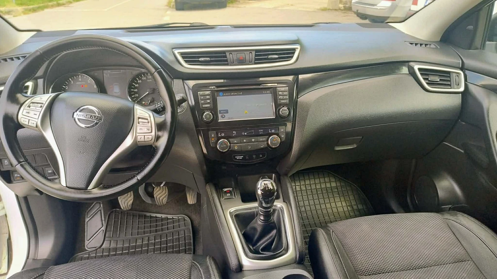 Nissan Qashqai 1.2 i, снимка 8 - Автомобили и джипове - 54837955