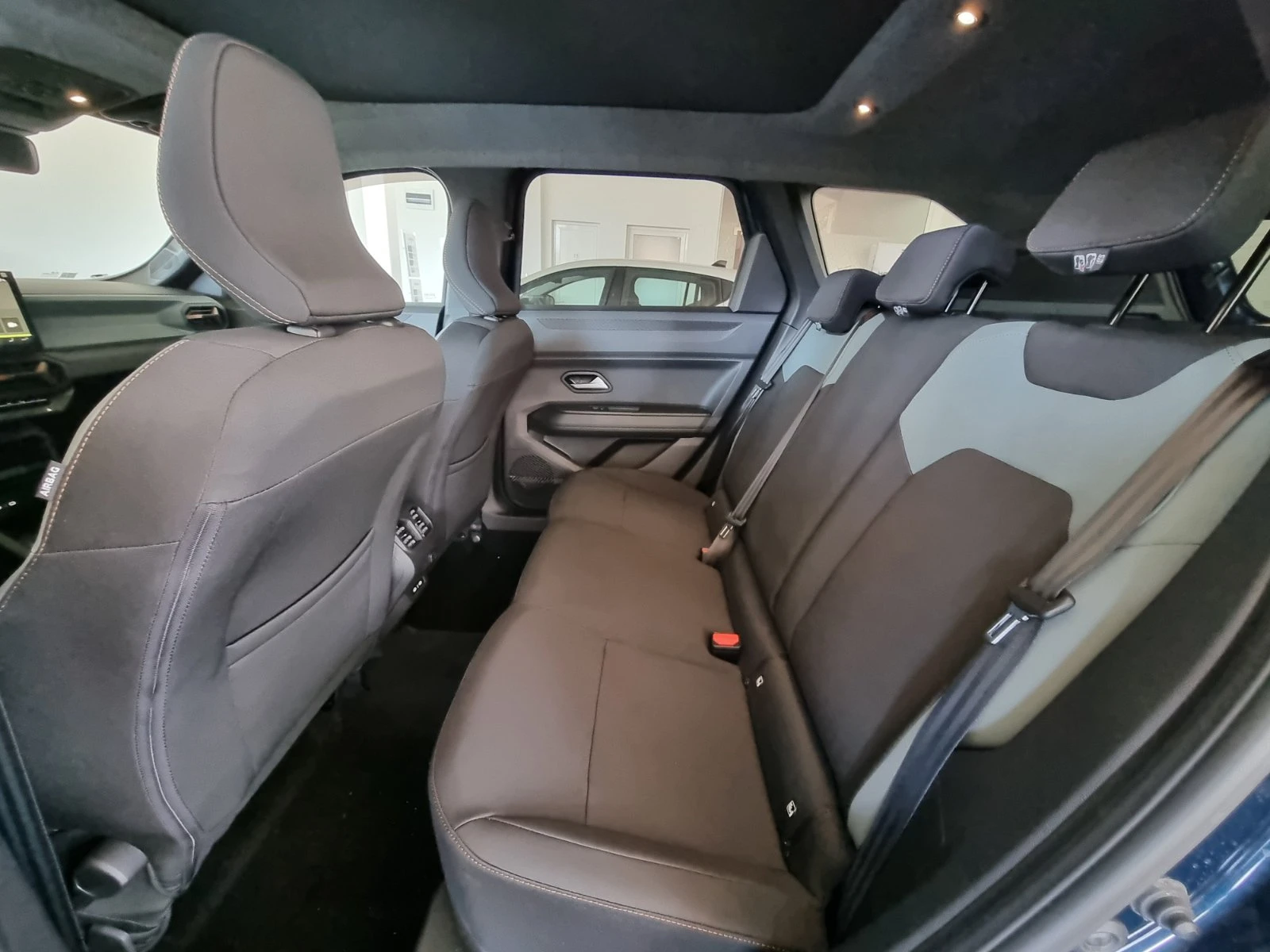 Dacia Bigster TCe 130 4x4, снимка 13 - Автомобили и джипове - 54870278