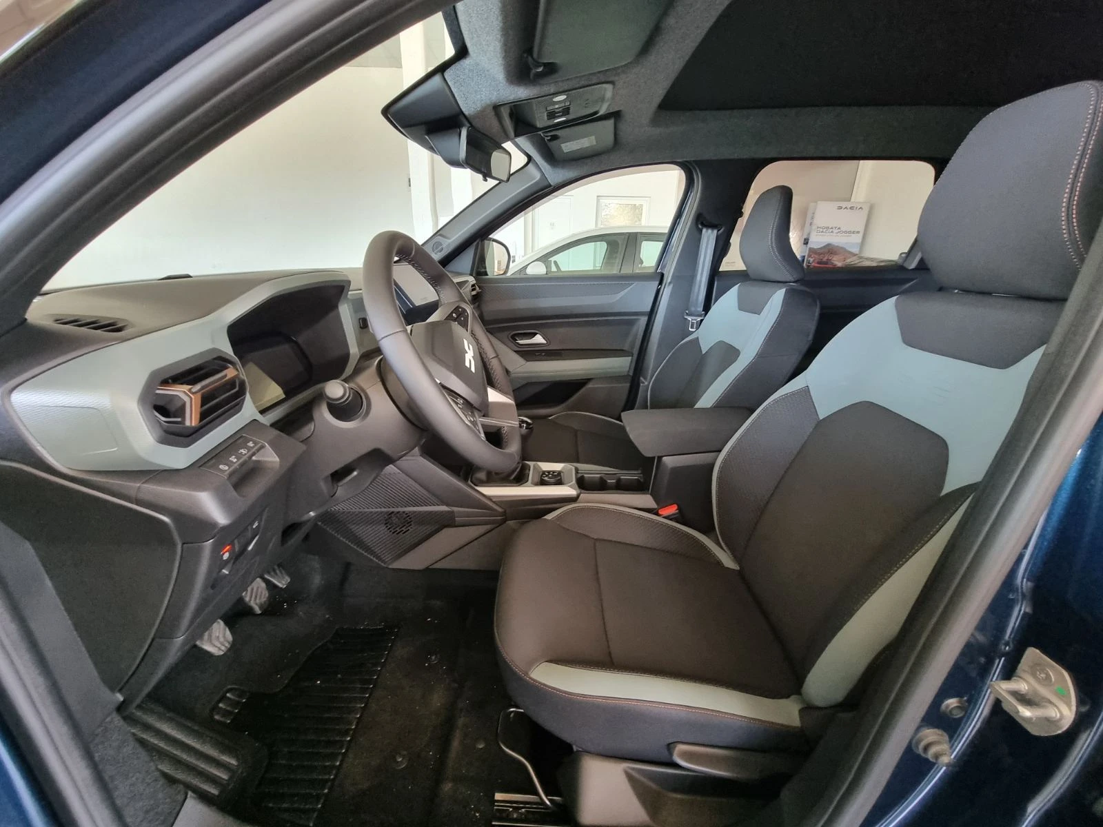 Dacia Bigster TCe 130 4x4, снимка 9 - Автомобили и джипове - 54870278