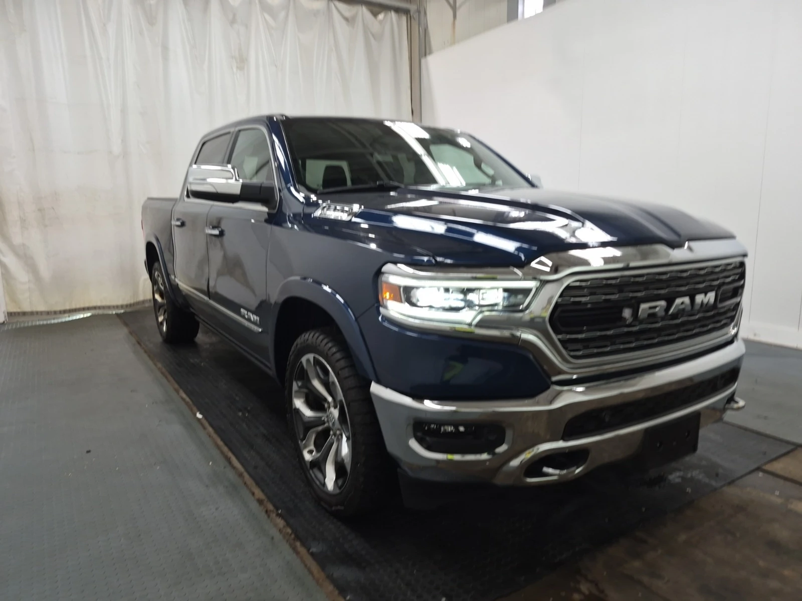 Dodge RAM 1500 Limited/5.7/AWD/H&K/Lane Assist/Blind Spot/Обдух, снимка 2 - Автомобили и джипове - 54943223