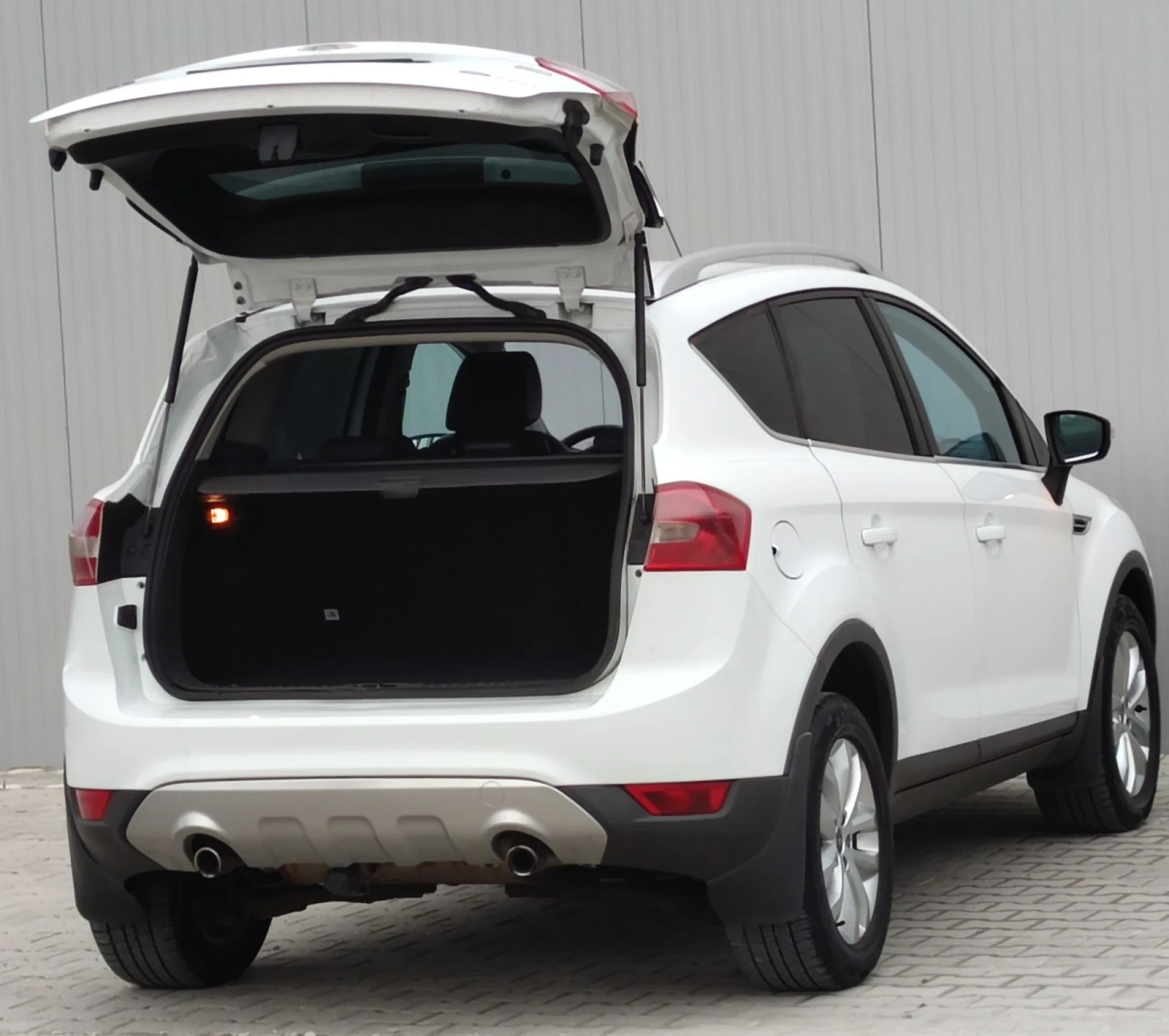 Ford Kuga 2.0TDCI* 136к.с* 4х4* , снимка 9 - Автомобили и джипове - 55338015