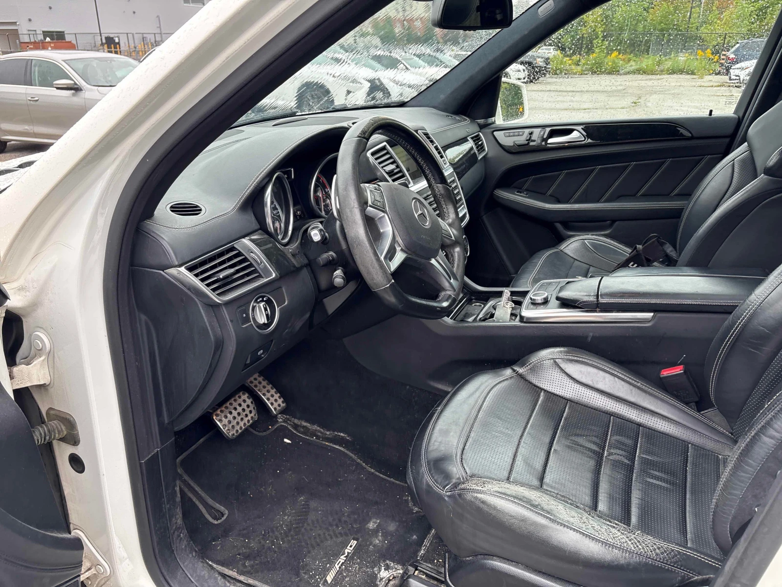Mercedes-Benz ML 63 AMG 4MATIC* 360* Обдух* Подгрев* Harman Kardon* , снимка 6 - Автомобили и джипове - 56171028