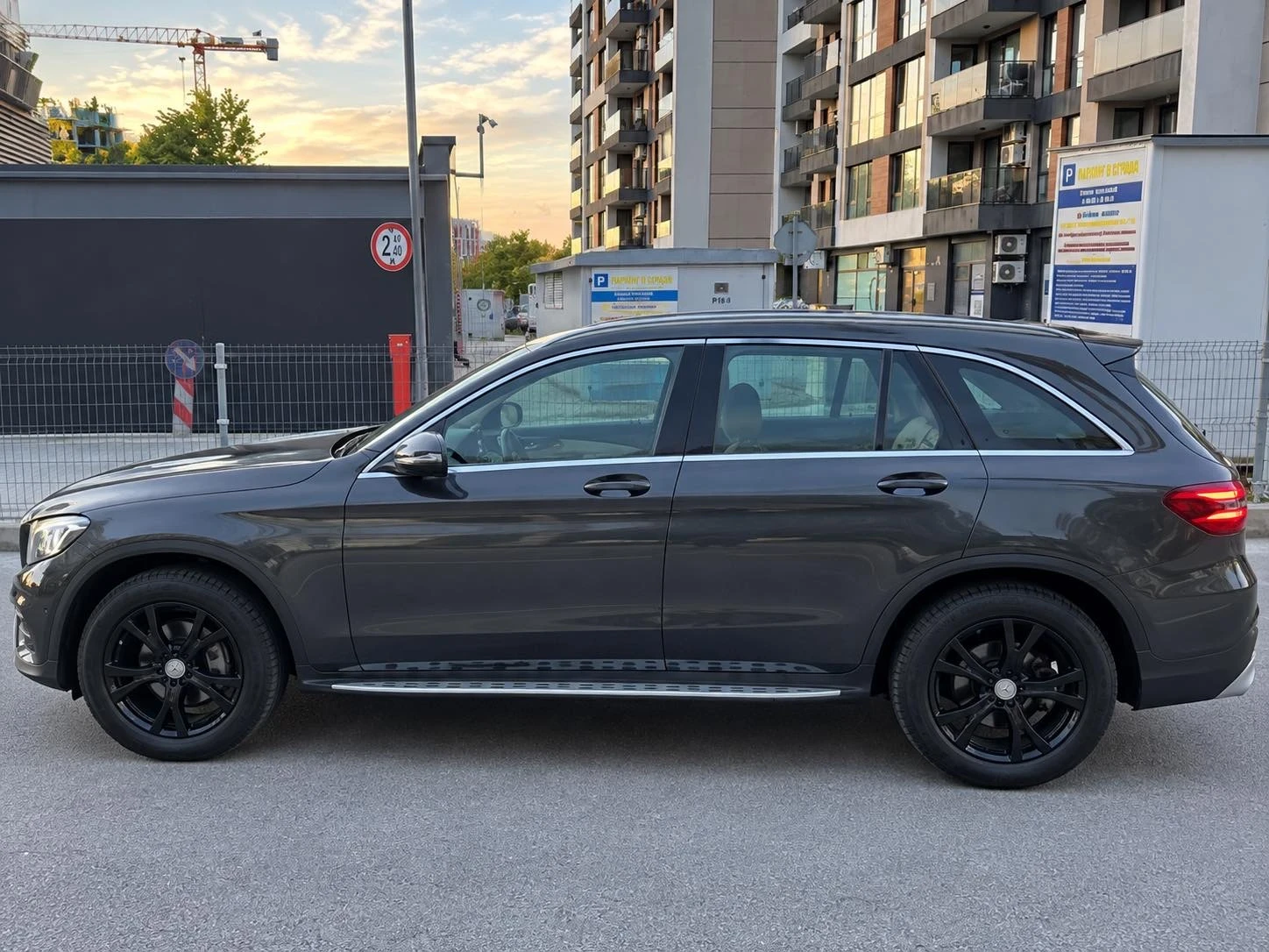 Mercedes-Benz GLC PANO* KOJA* AMBIENT* CHISTO NOVA* , снимка 3 - Автомобили и джипове - 56334631