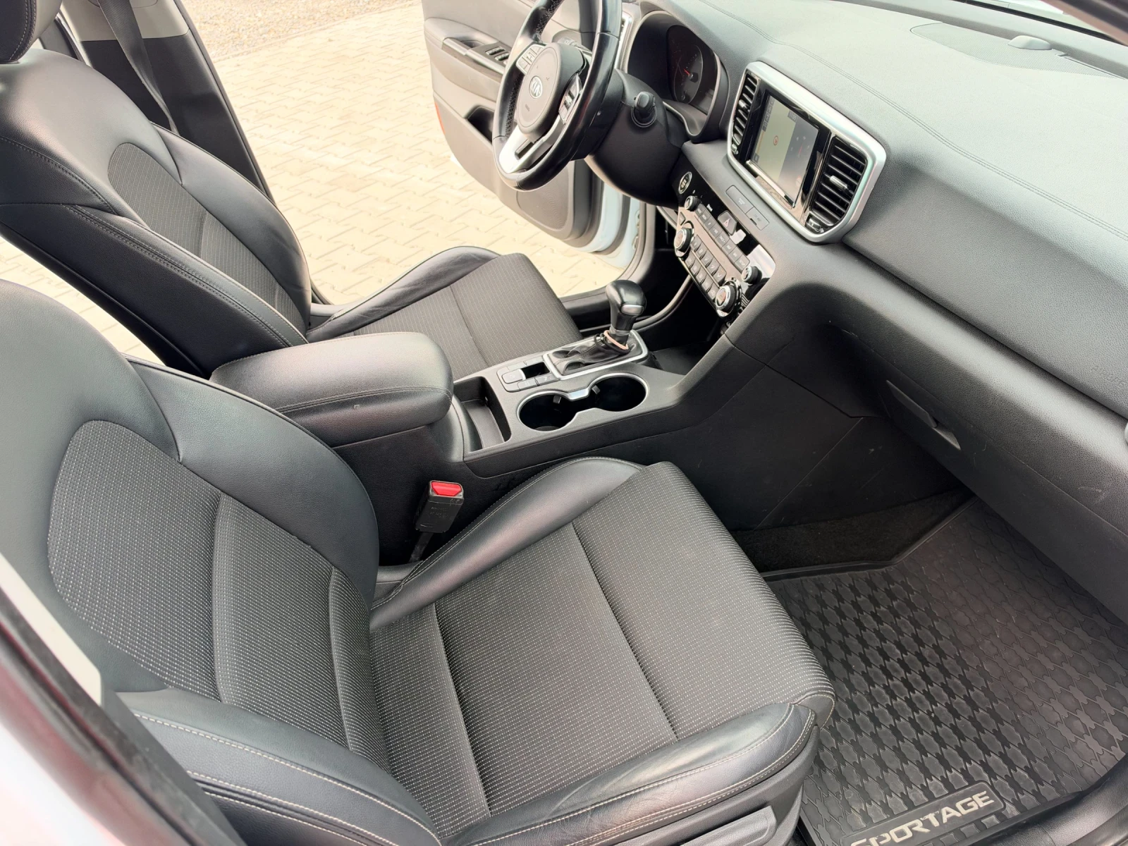 Kia Sportage, снимка 11 - Автомобили и джипове - 56725369