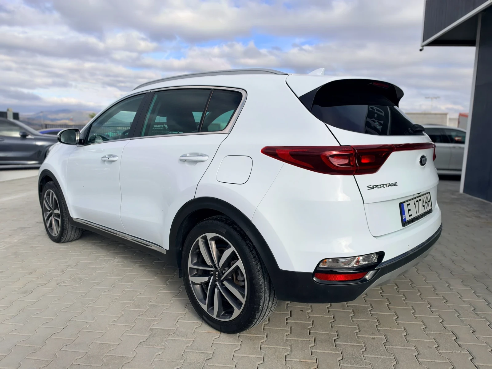 Kia Sportage, снимка 3 - Автомобили и джипове - 56725369
