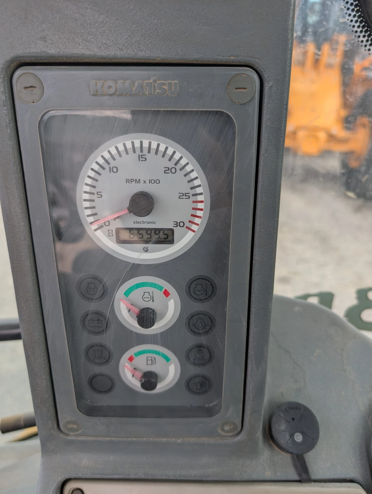 Багер Komatsu WB93R, снимка 6 - Индустриална техника - 54929879
