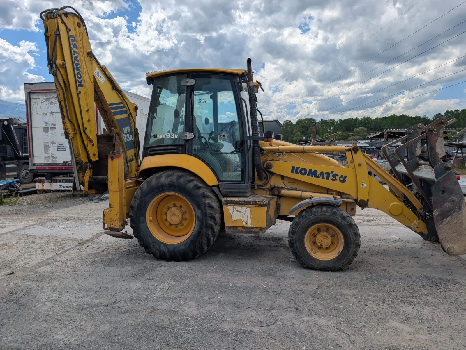 Багер Komatsu WB93R