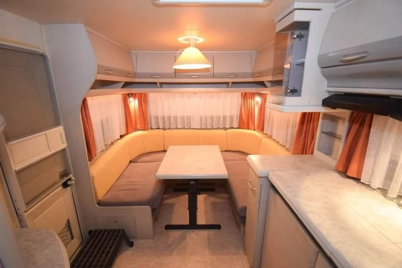 Каравана Hobby Excellent 