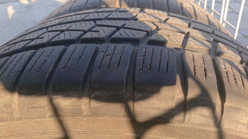 Гуми Зимни 225/55R18, снимка 4 - Гуми и джанти - 47685021