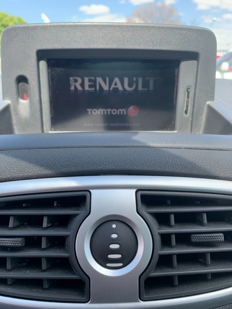 Renault Clio 1.2 i, снимка 13 - Автомобили и джипове - 41457783