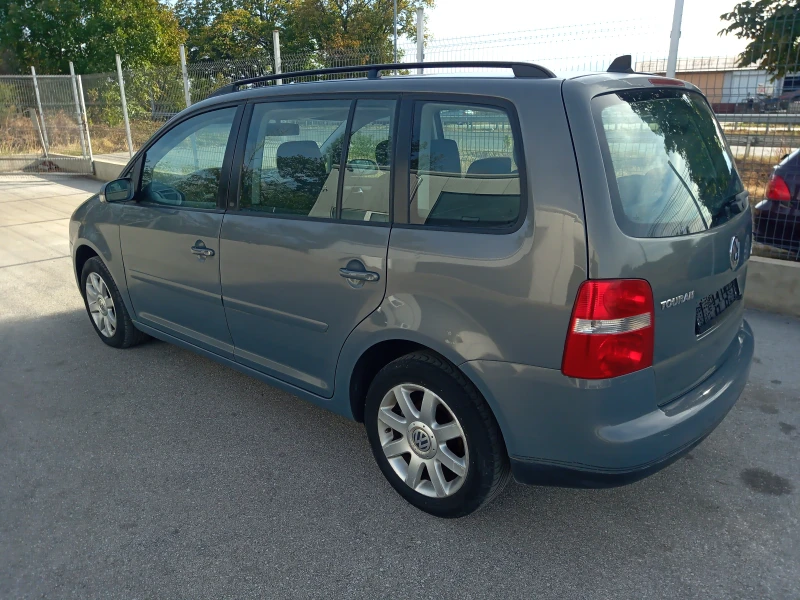 VW Touran 2.0TDI, снимка 6 - Автомобили и джипове - 47511854