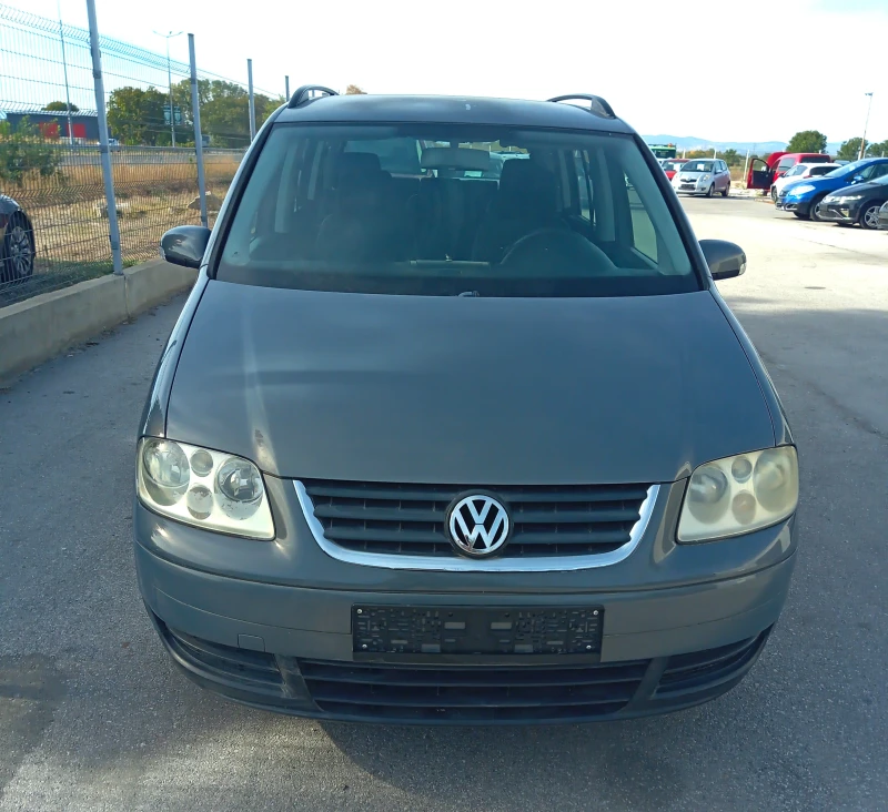 VW Touran 2.0TDI, снимка 2 - Автомобили и джипове - 47511854