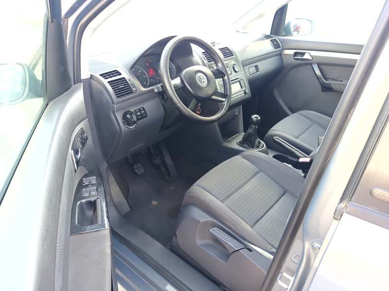 VW Touran 2.0TDI, снимка 7 - Автомобили и джипове - 47511854