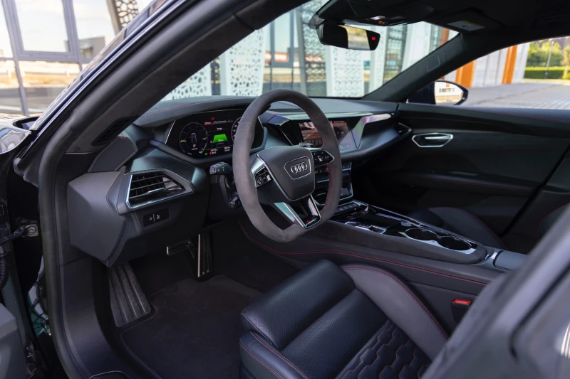 Audi E-Tron GT RS, снимка 9 - Автомобили и джипове - 52682792