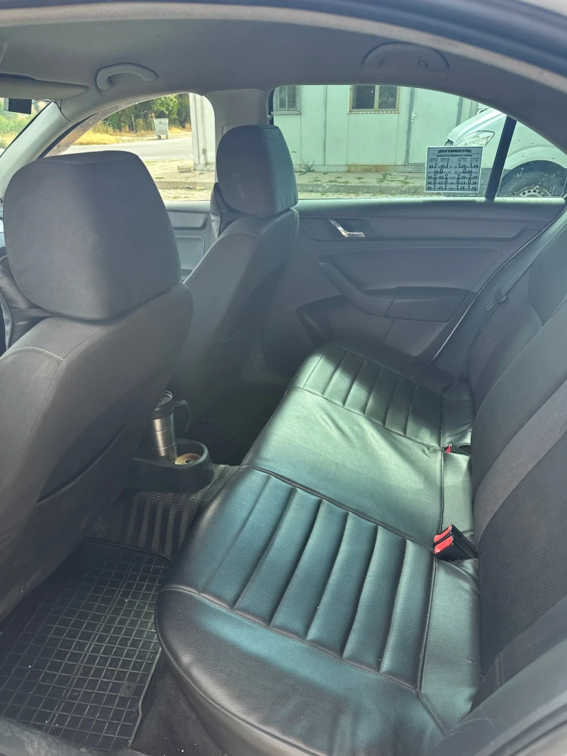 Skoda Rapid, снимка 6 - Автомобили и джипове - 52009245