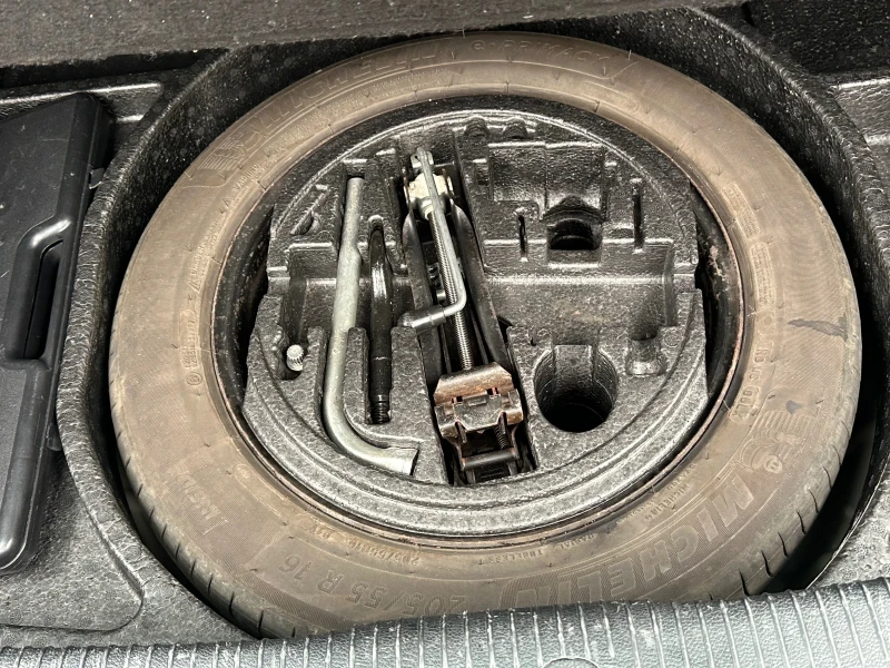 VW Golf 1.9TDI Много Запазен!, снимка 16 - Автомобили и джипове - 51972535