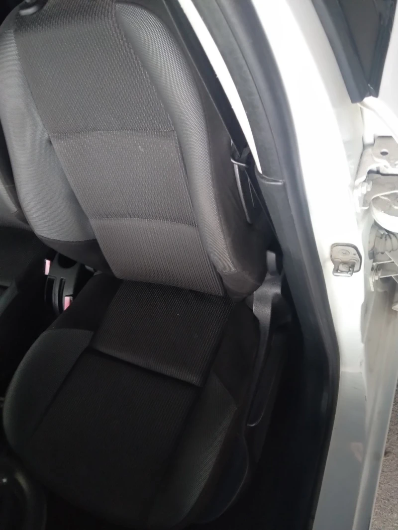 Peugeot 207 1, 6 АГУ, снимка 9 - Автомобили и джипове - 53283720