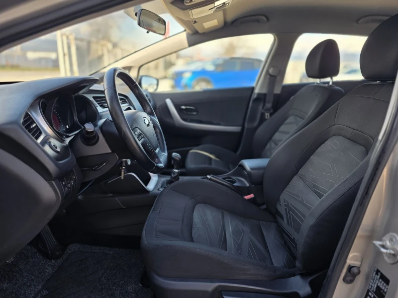 Kia Ceed 1.4VVTI SERVICE BOOK, снимка 7 - Автомобили и джипове - 53407624