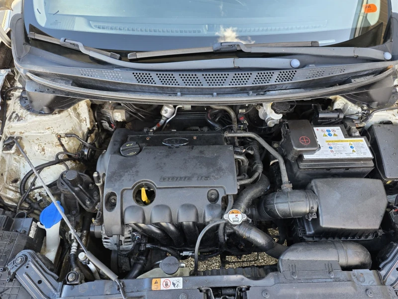 Kia Ceed 1.4VVTI SERVICE BOOK, снимка 12 - Автомобили и джипове - 53407624