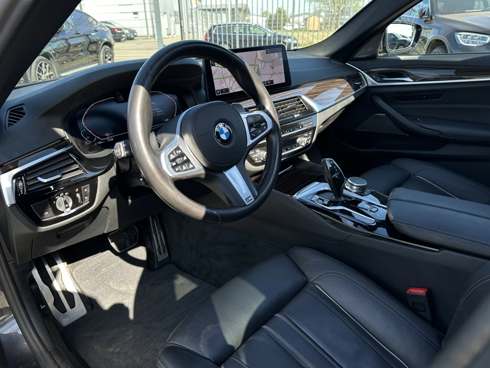 BMW 530 265HP/M-SPORT/CAM/NAVI/LED/AMBI/PANO/KLESS/trg - изображение 9