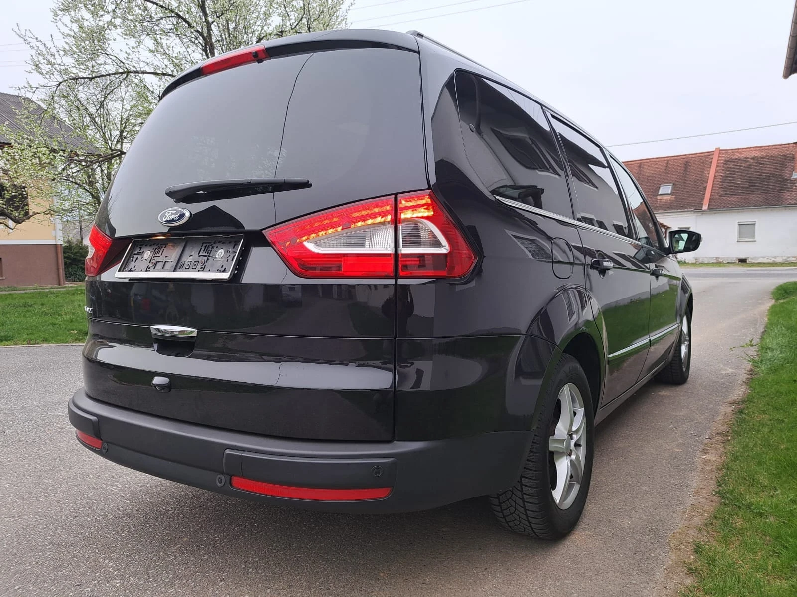 Ford Galaxy Galaxy Titanium 2.0 D - изображение 4