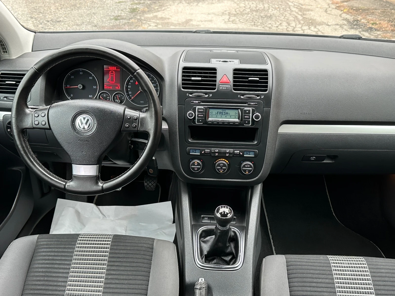 VW Golf 1.9TDI Много Запазен! - изображение 10
