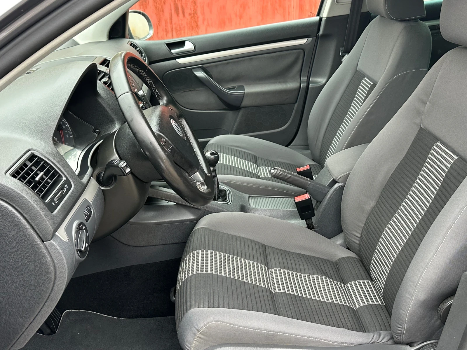VW Golf 1.9TDI Много Запазен! - изображение 8