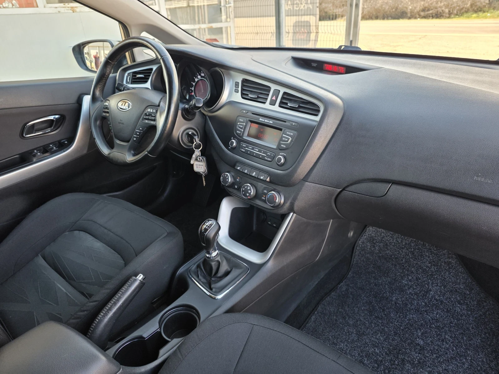 Kia Ceed 1.4VVTI SERVICE BOOK | Mobile.bg � ����������� 11