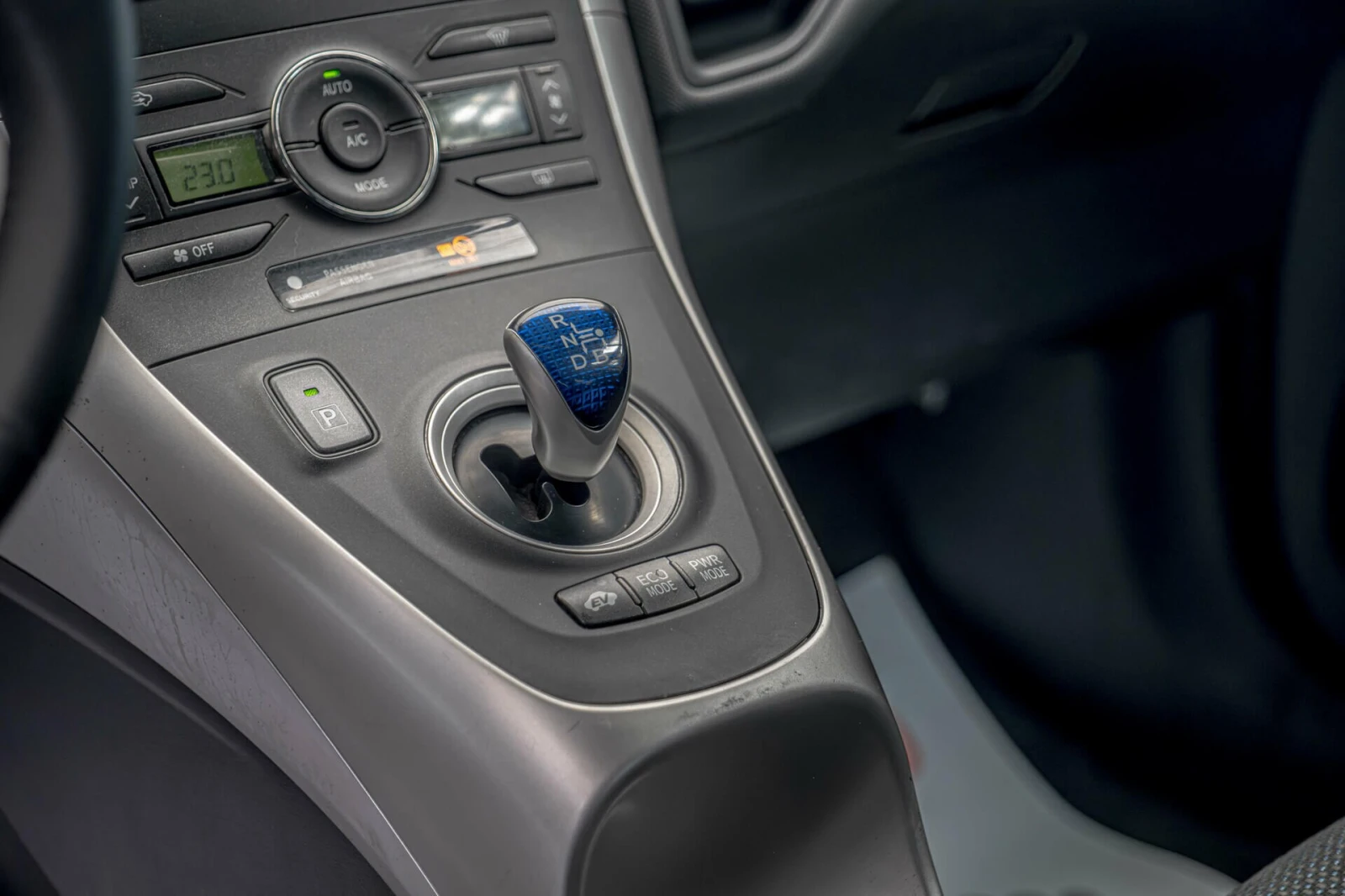 Toyota Auris 1.8 VVT-i Hybrid e-CVT/Климатроник/Камера, снимка 13 - Автомобили и джипове - 54222171