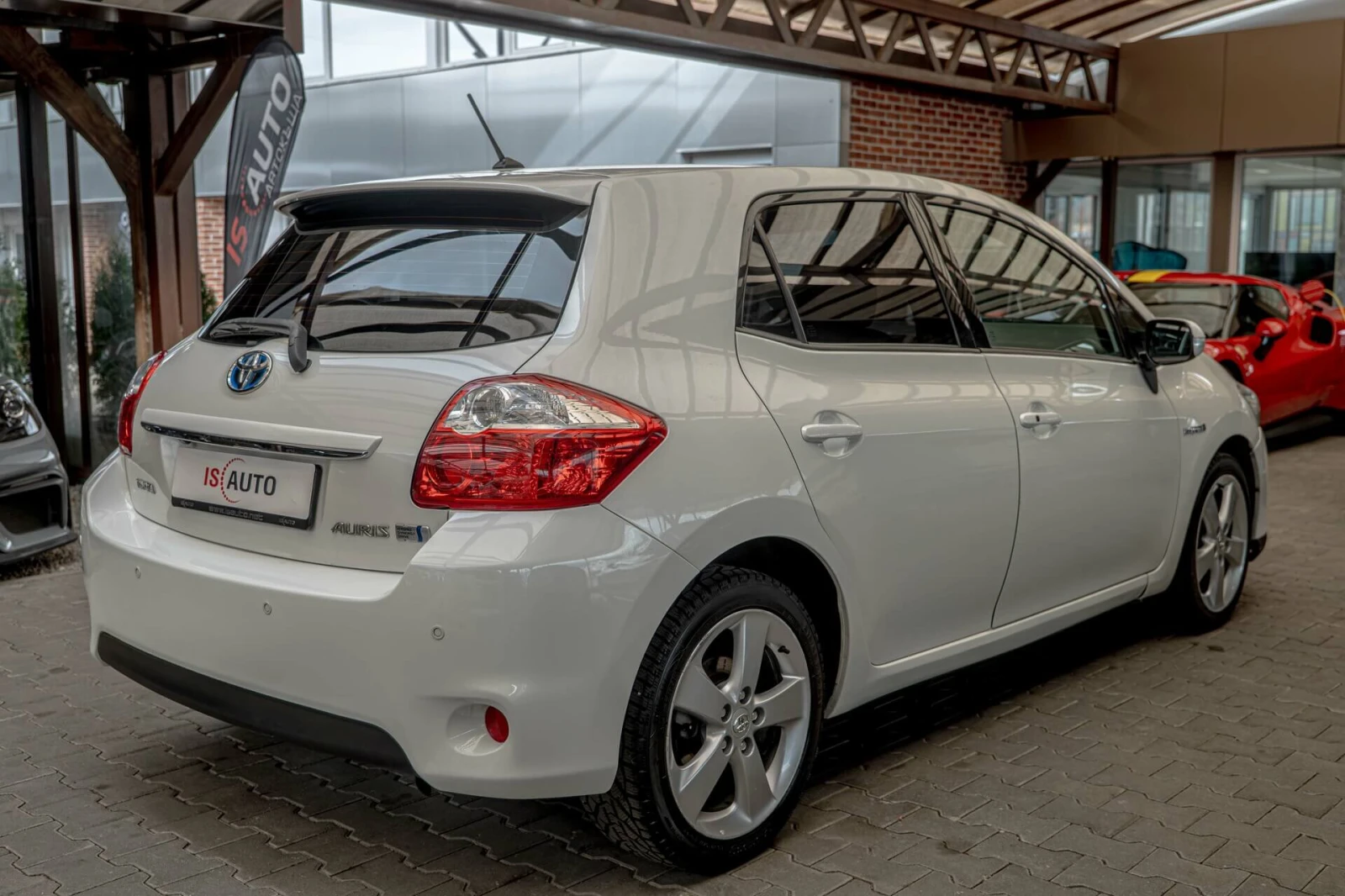 Toyota Auris 1.8 VVT-i Hybrid e-CVT/Климатроник/Камера, снимка 8 - Автомобили и джипове - 54222171