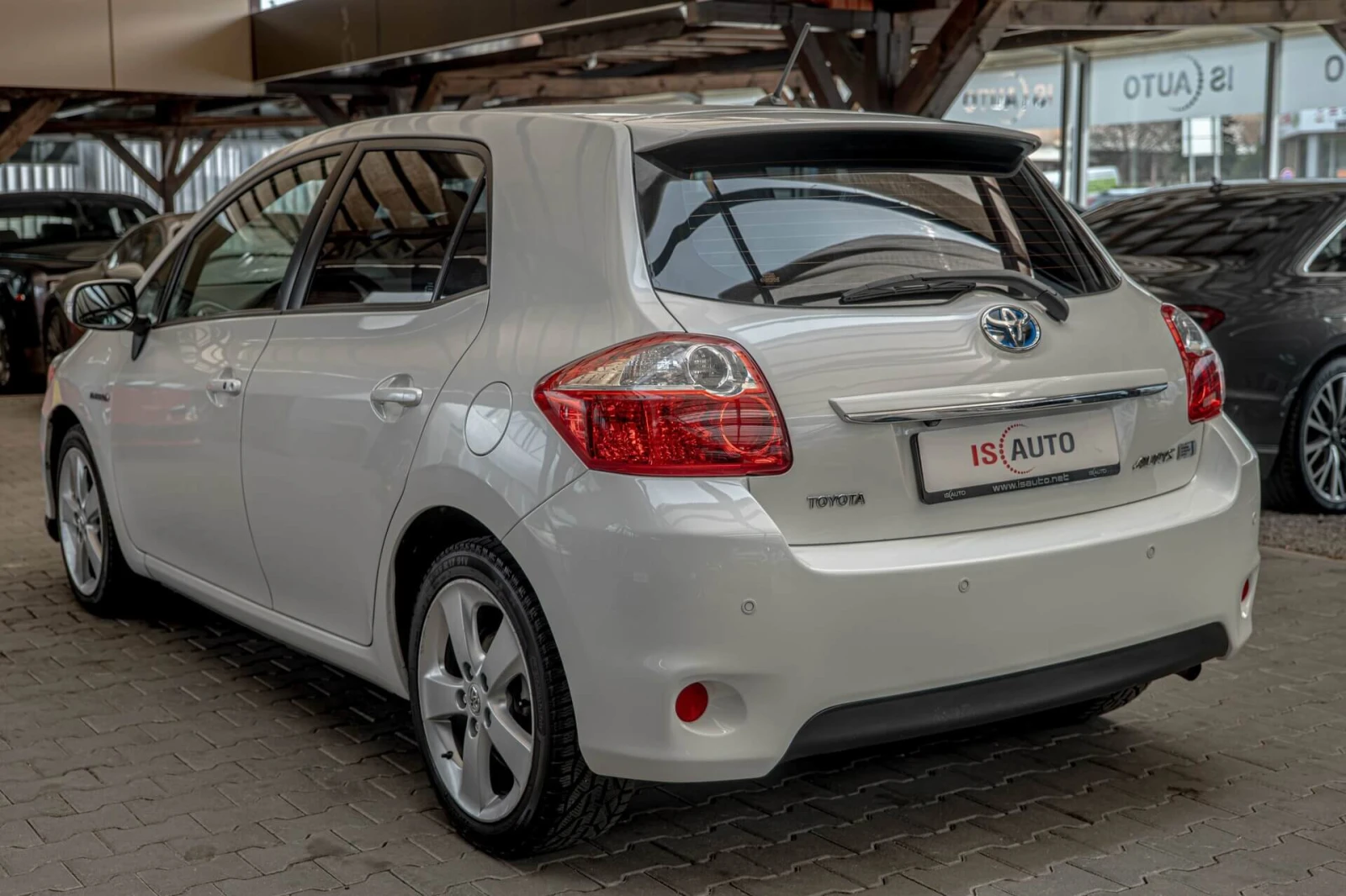 Toyota Auris 1.8 VVT-i Hybrid e-CVT/Климатроник/Камера, снимка 7 - Автомобили и джипове - 54222171
