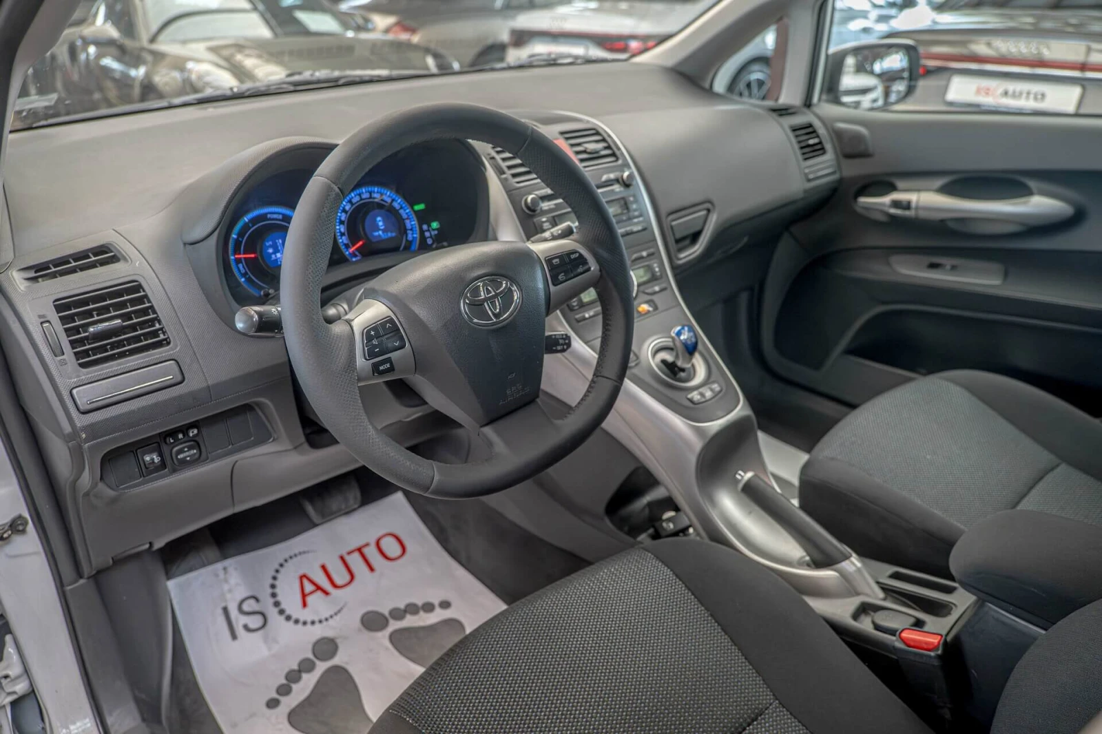 Toyota Auris 1.8 VVT-i Hybrid e-CVT/Климатроник/Камера, снимка 9 - Автомобили и джипове - 54222171