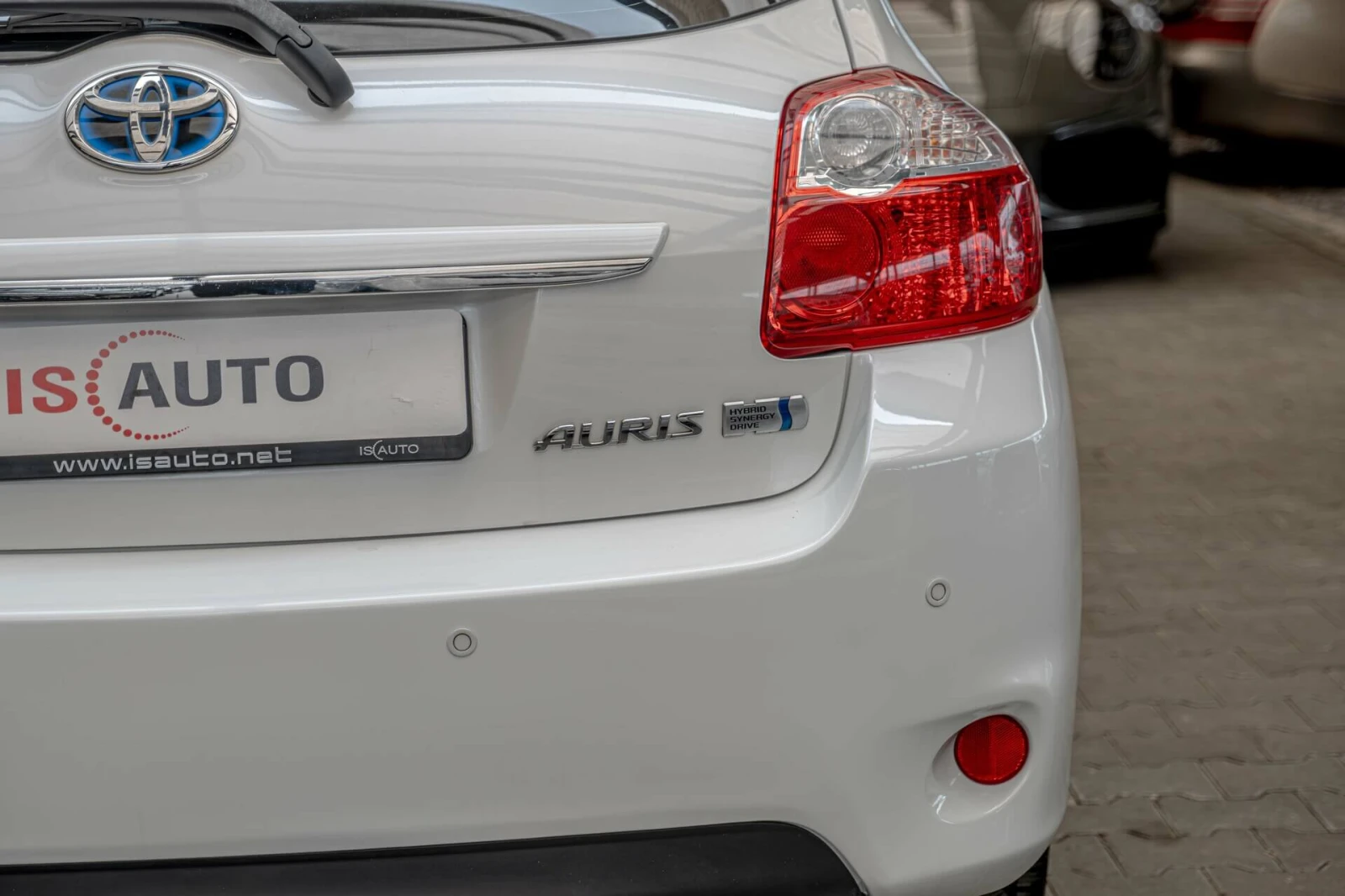 Toyota Auris 1.8 VVT-i Hybrid e-CVT/Климатроник/Камера, снимка 6 - Автомобили и джипове - 54222171