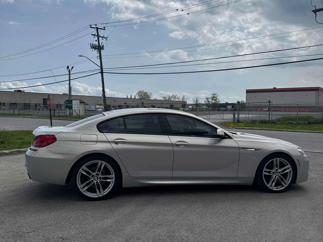 BMW 650 * AWD * ДИСТРОНИК * 360 * HUD * СЛЕДЕНЕ НА ЛЕНТИ, снимка 3 - Автомобили и джипове - 54611754