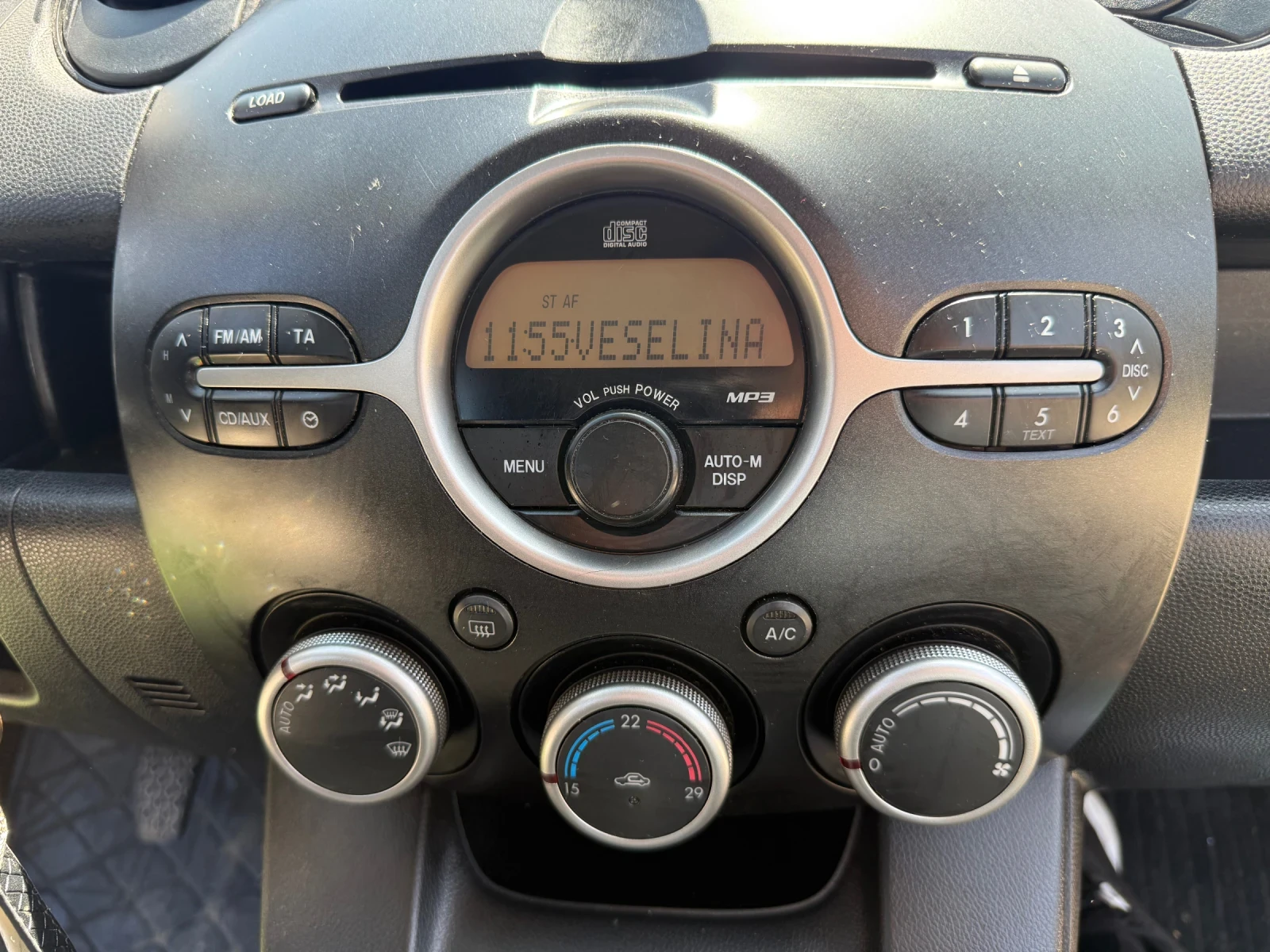Mazda 2, снимка 10 - Автомобили и джипове - 54725915