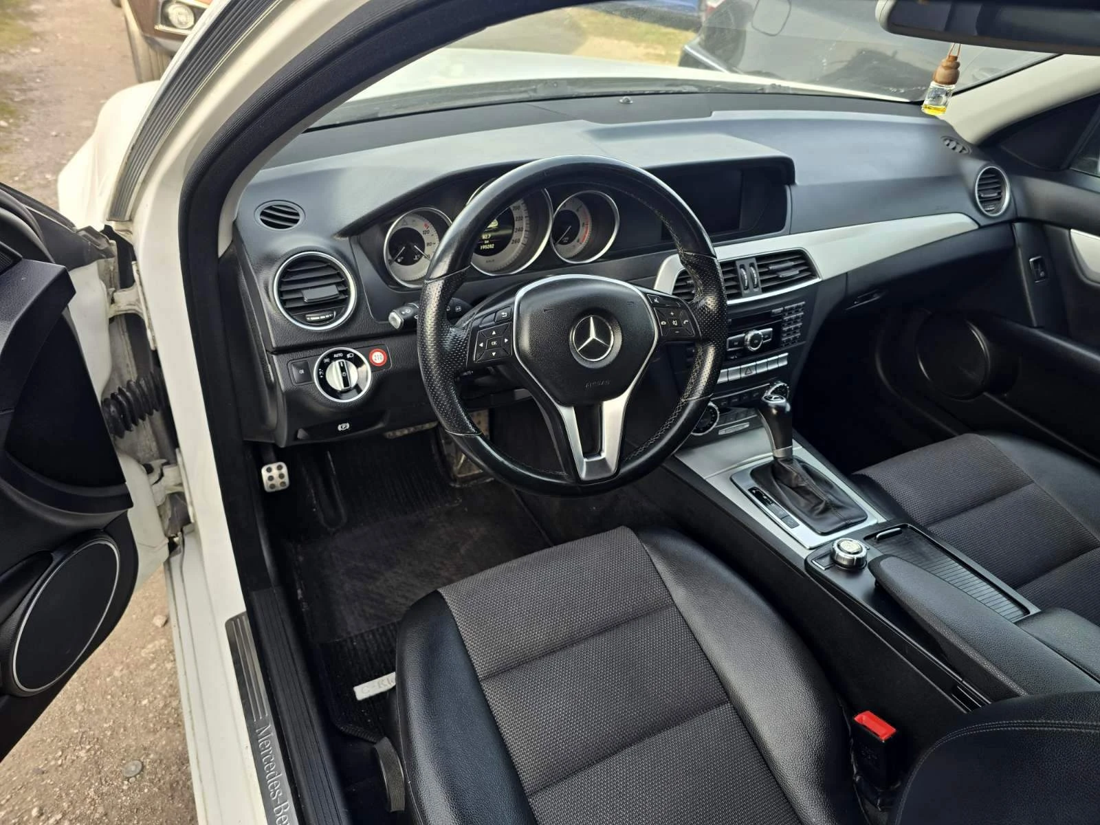 Mercedes-Benz C 220 FACE/AVANGARDE 2.2CDI/170hp, снимка 9 - Автомобили и джипове - 54910174