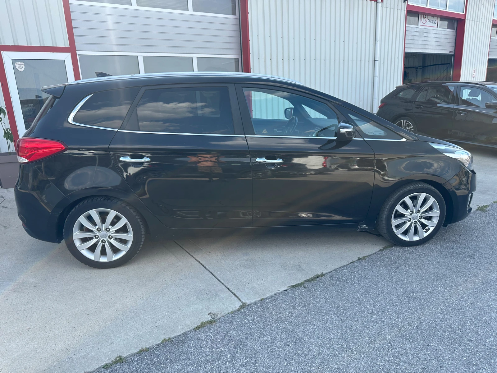 Kia Carens 1.7Crdi 7м. Автомат Euro 6, снимка 7 - Автомобили и джипове - 55752697