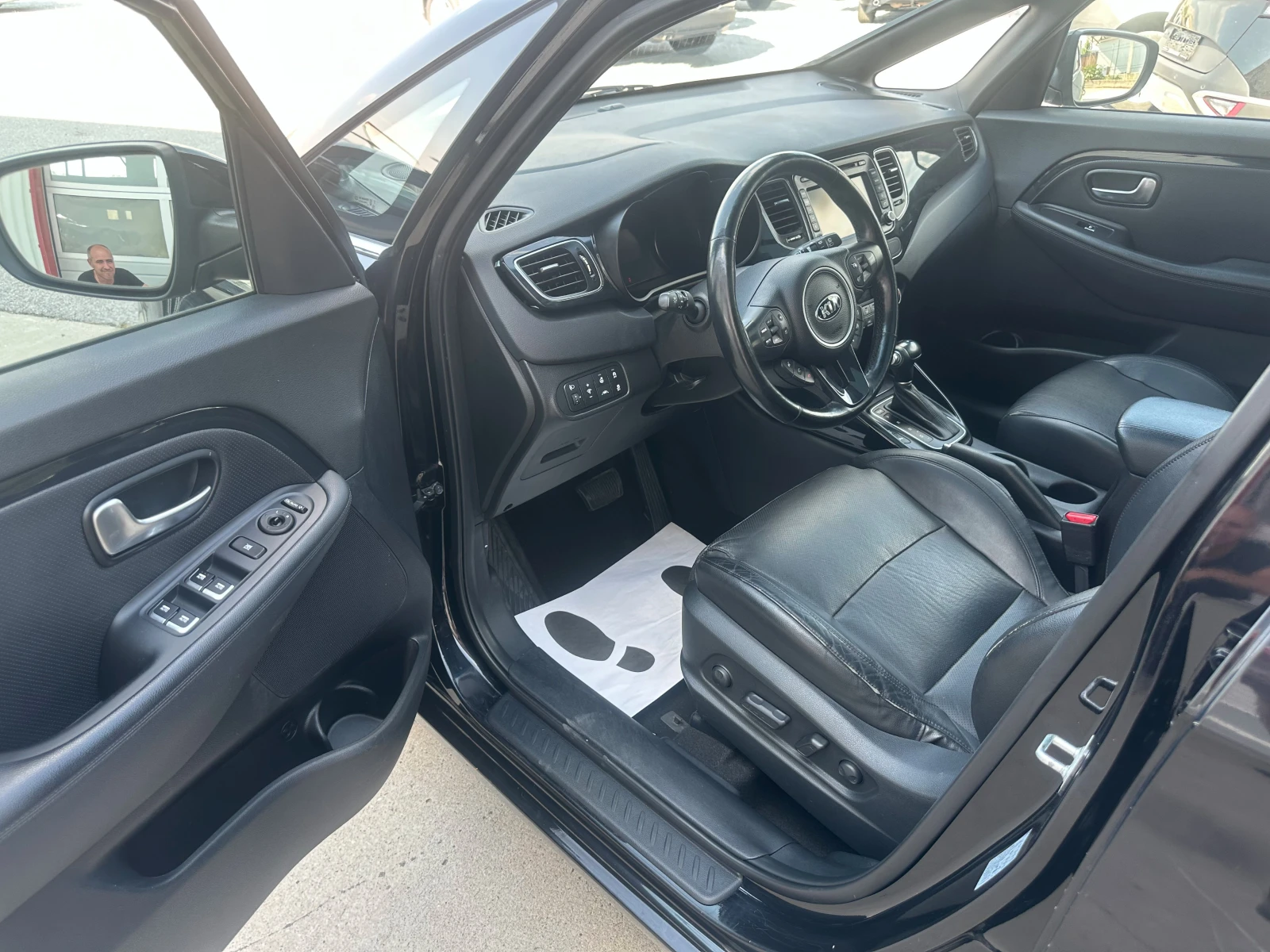 Kia Carens 1.7Crdi 7м. Автомат Euro 6, снимка 9 - Автомобили и джипове - 55752697