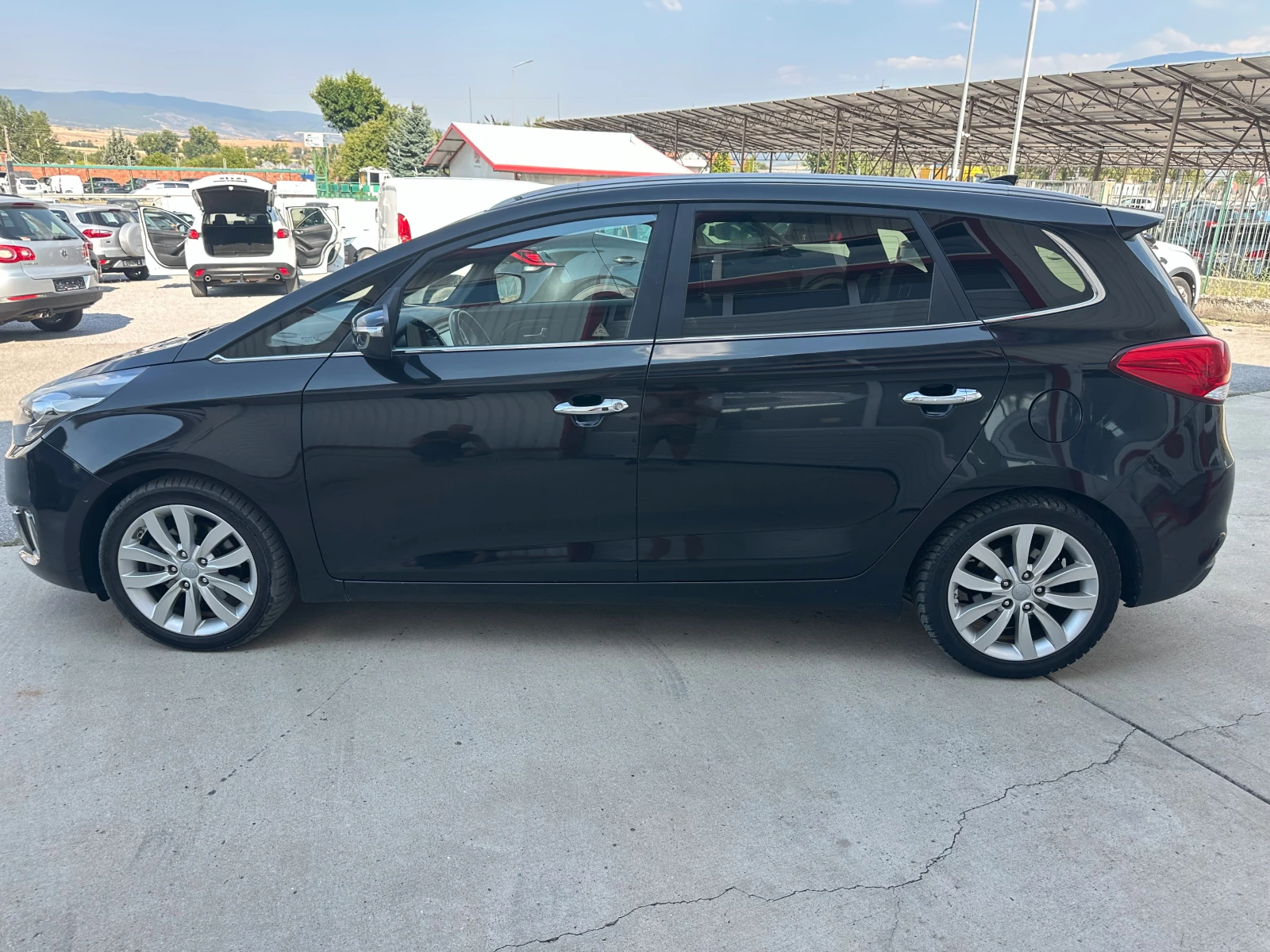 Kia Carens 1.7Crdi 7м. Автомат Euro 6, снимка 3 - Автомобили и джипове - 55752697
