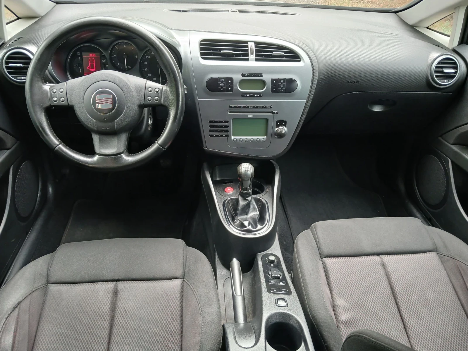 Seat Leon 2.0  140 к.с 6 СКОРОСТИ, снимка 11 - Автомобили и джипове - 56087926