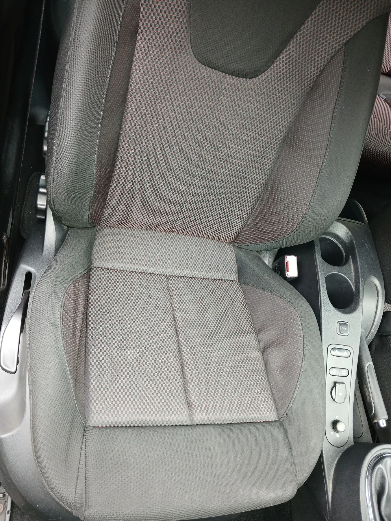 Seat Leon 2.0  140 к.с 6 СКОРОСТИ, снимка 13 - Автомобили и джипове - 56087926